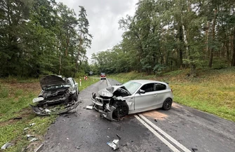 W niedzielę 19 lipca BMW i volkswagen golf zderzyły się czołowo na trasie Stare Strącze Krzepielów DW 319