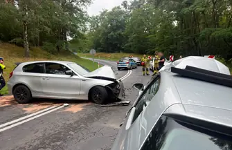 W niedzielę 19 lipca BMW i volkswagen golf zderzyły się czołowo na trasie Stare Strącze Krzepielów DW 319