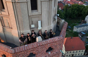 Pieśni maryjne ponownie zabrzmiały z wieży Kościoła Farnego we Wschowie