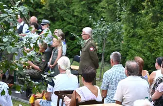 Śpiewem dla Ojczyzny. Koncert patriotyczny w ogrodach plebanii w Sławie