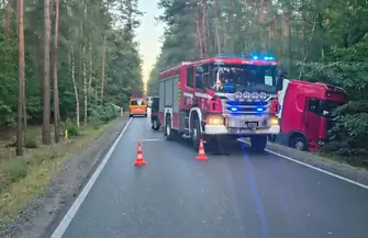 Zderzenie na trasie Sława - Lubiatów. 51-latek wjechał pod ciężarówkę