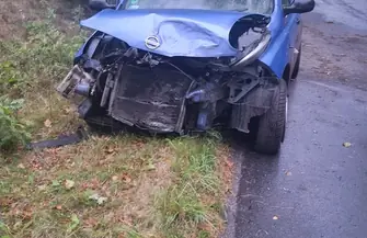 Rozbity Nissan pod Golą